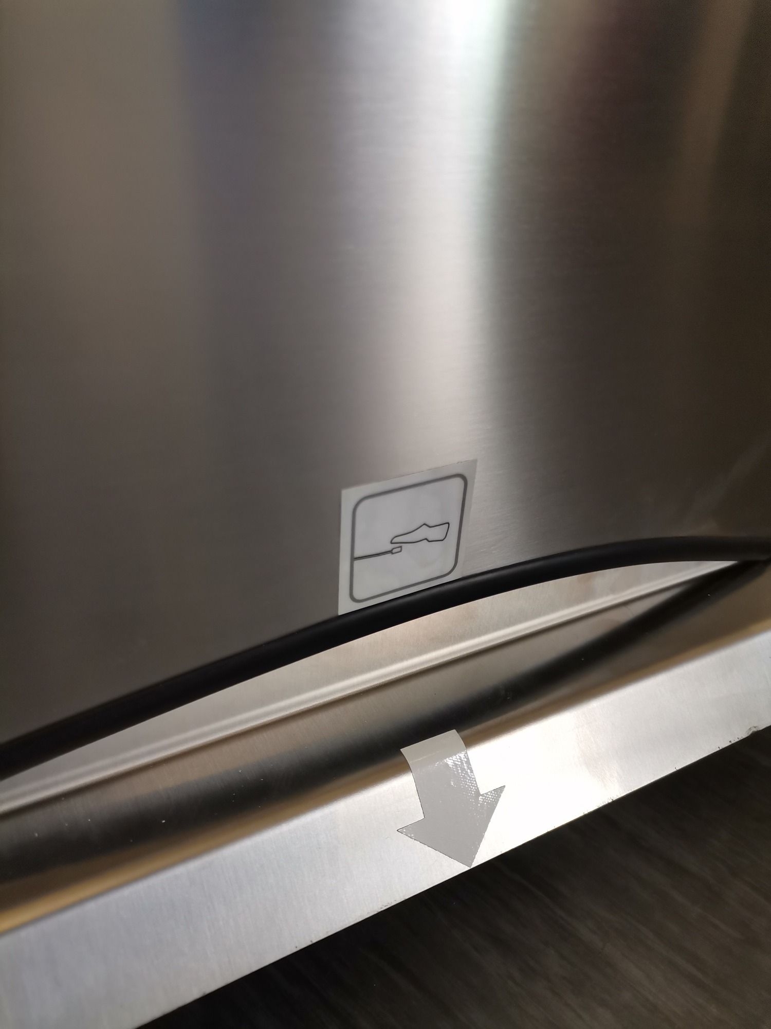 CONTENITORE  TOTAL INOX CON APERTURA A PEDALE A CHIUSURA RALLENTATA