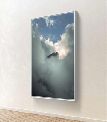 Wandbild Between The Clouds - Alu-Dibond im weißen Schattenfugenrahmen - 3D-Ansicht