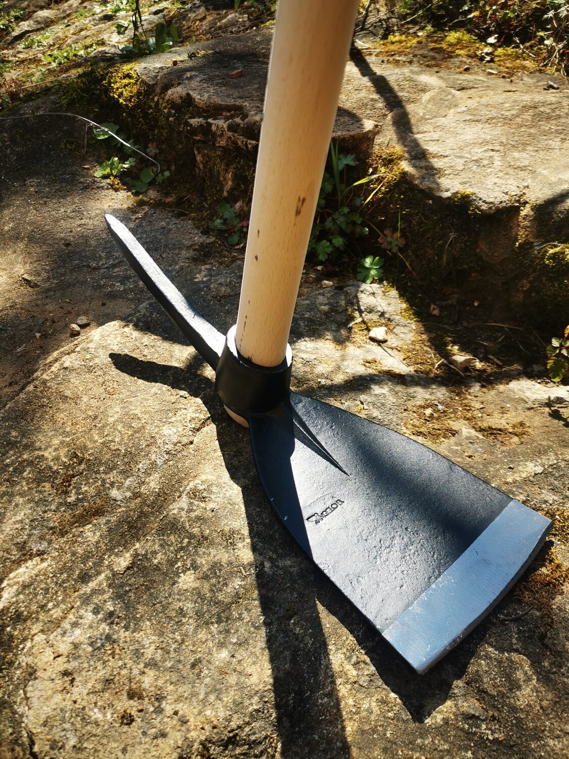 Houe Vercelli - houe pioche de cantonnier  - avec manche en bois 140cm