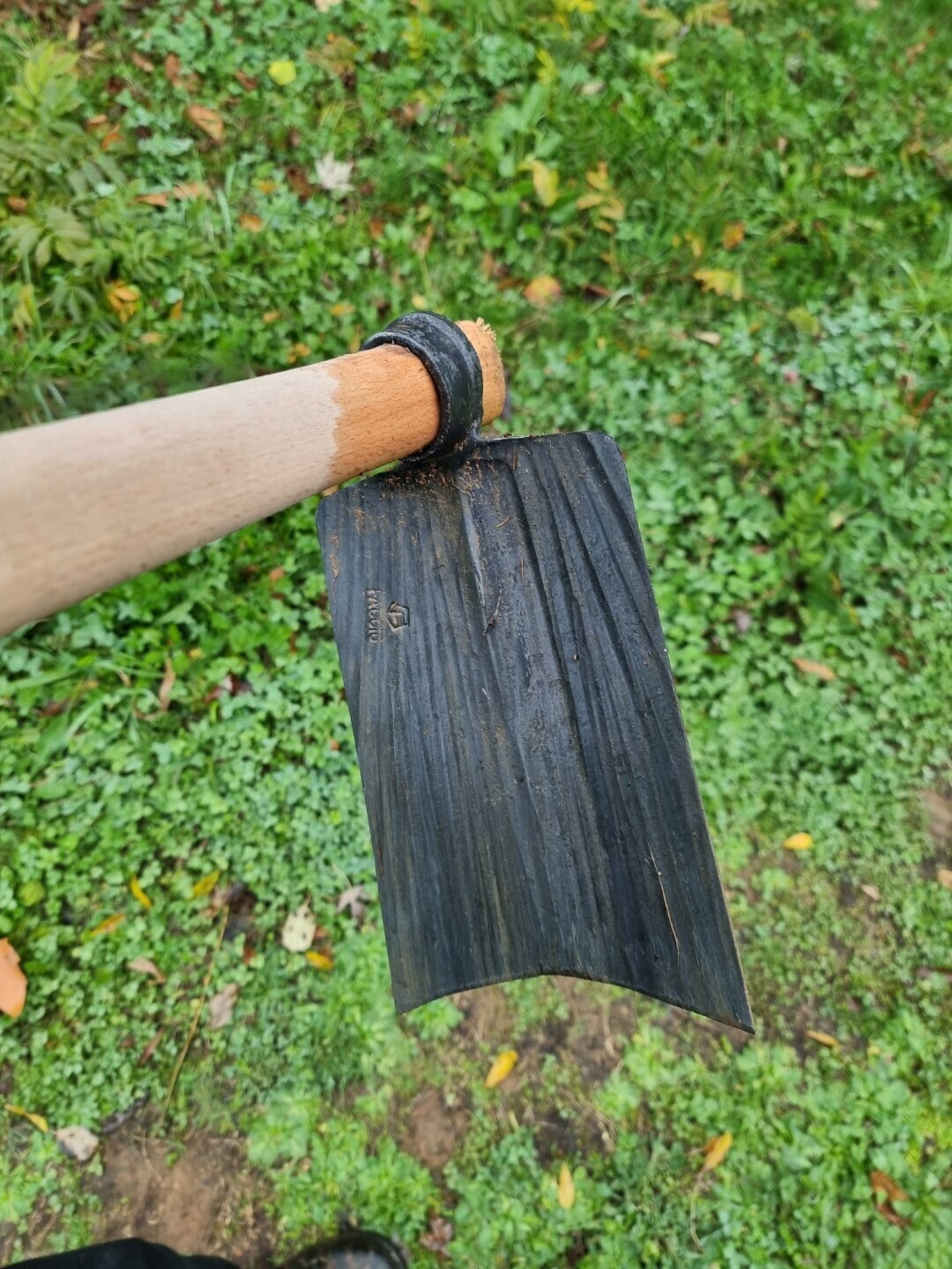 Houe Sicilia - forgée au marteau pilon - avec manche en bois 140cm