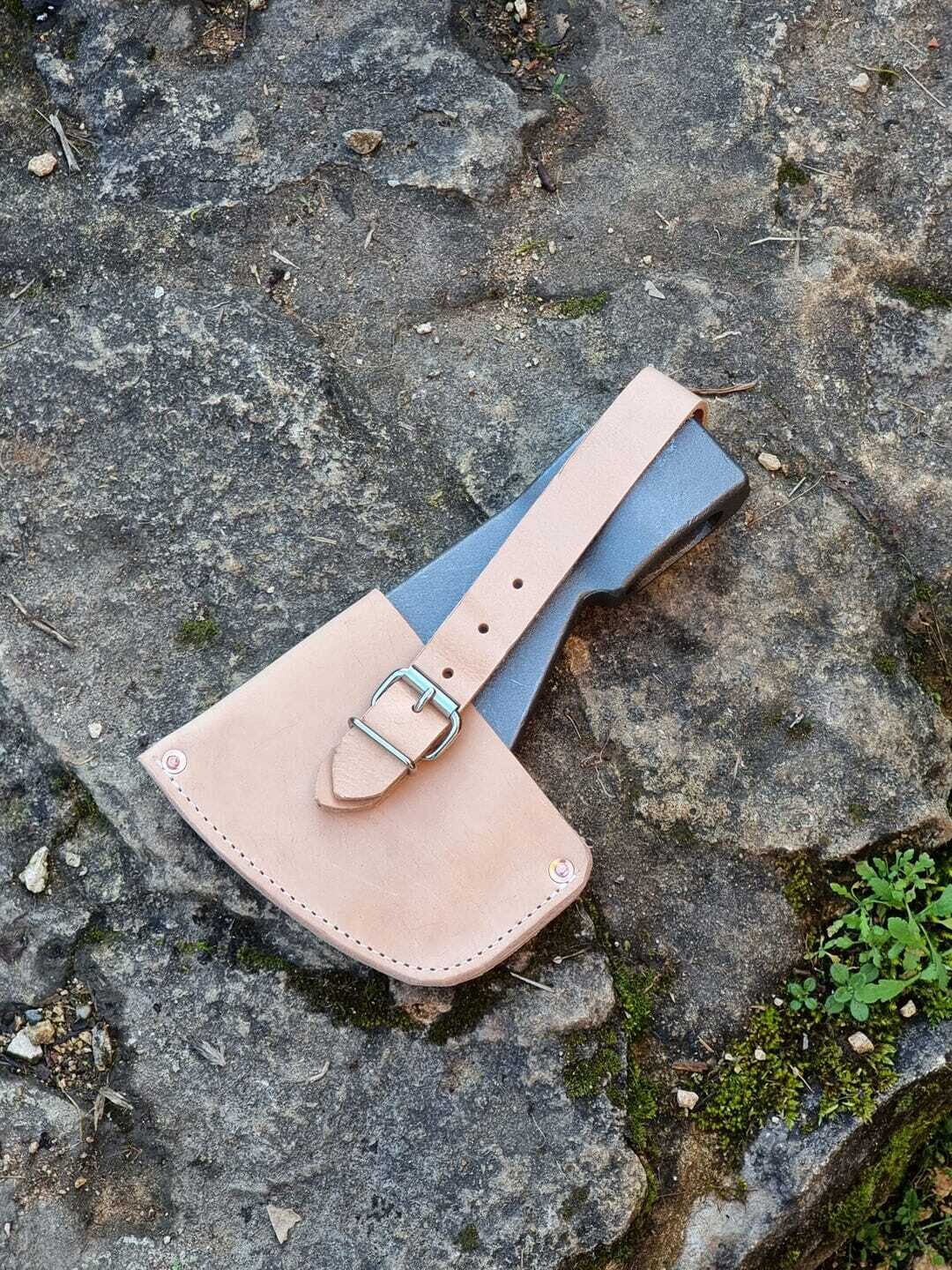 Étuis artisanaux en cuir - faits main en Dordogne