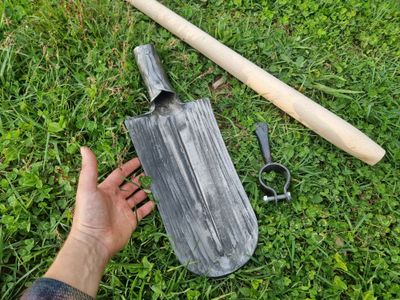 Bêche forgée au marteau pilon - avec manche de 140cm