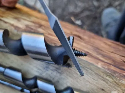 Lime d'affûtage des mèches et tarières à bois