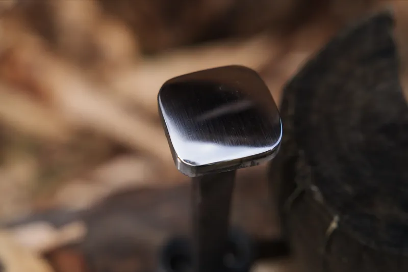 enclumette carrée à battre les faux