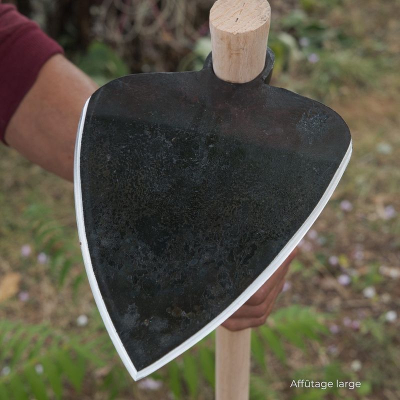 Houe Coeur "Saint Antioche" - avec manche en bois 140cm Houe Coeur "Saint Antioche" - avec manche en bois 140cm