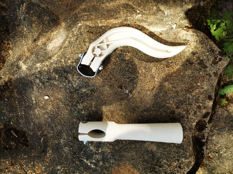 Poignées ergonomiques pour manche de faux