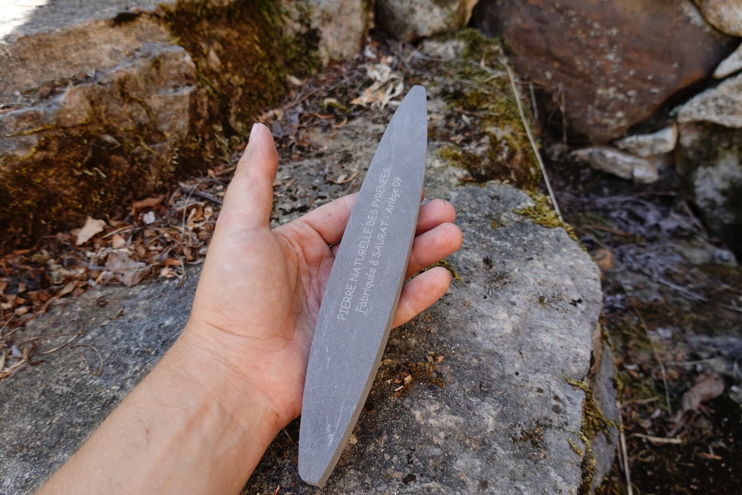 Pierre à faux naturelle des Pyrénées "La Saurat"