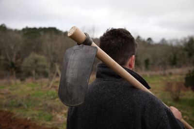Houe Cocconato réincarnée - forgée au marteau pilon - avec manche en bois 140cm
