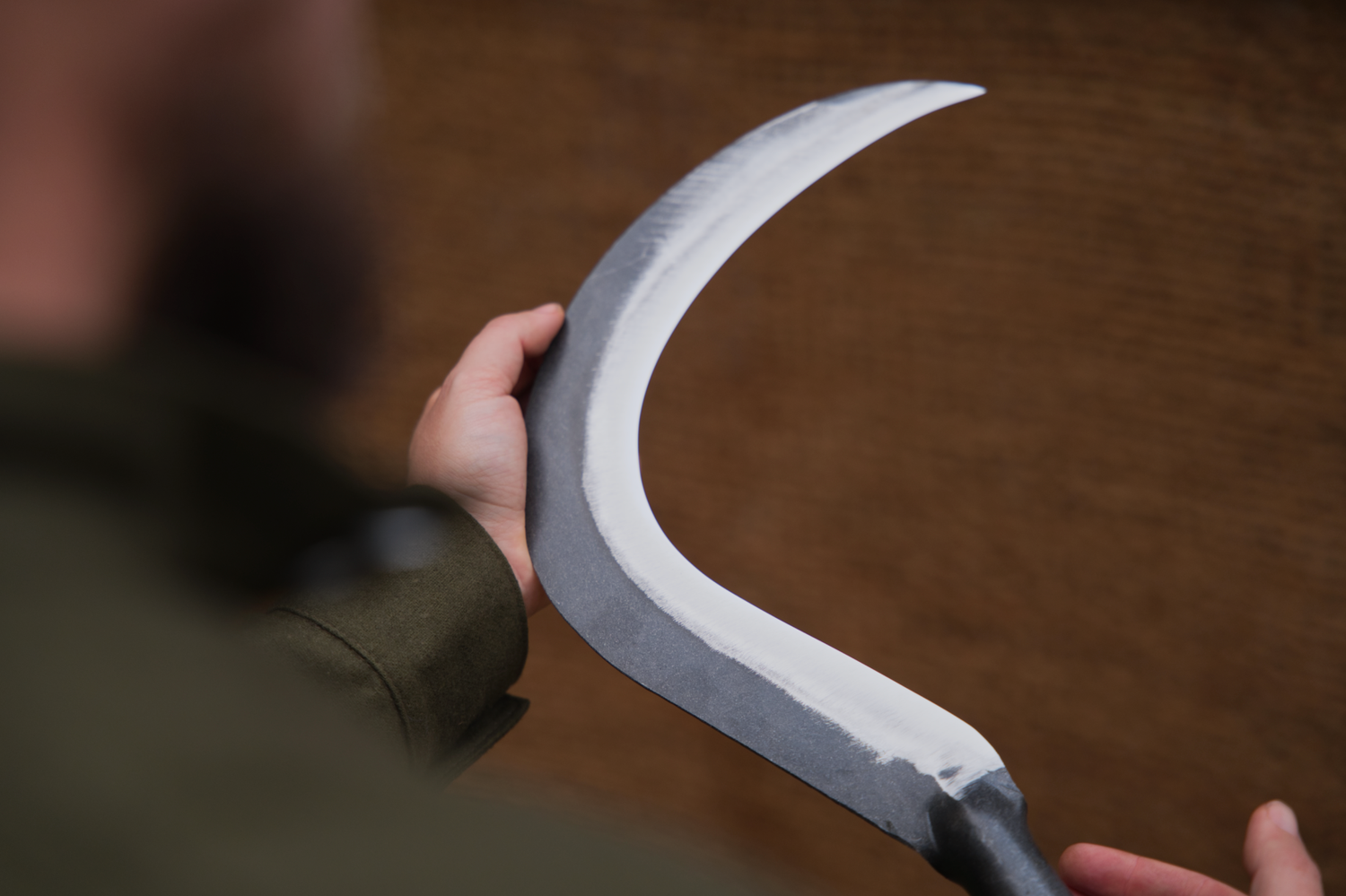 Croissant forgé pour débroussailler, élaguer, ébrancher