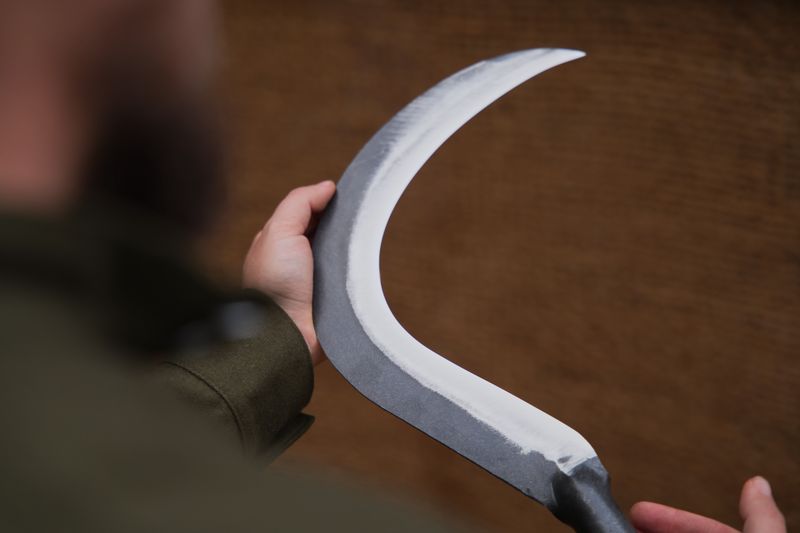 Croissant forgé pour débroussailler, élaguer, ébrancher