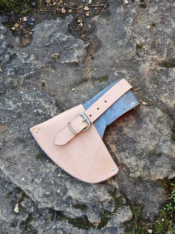 Étuis artisanaux en cuir - faits main en Dordogne