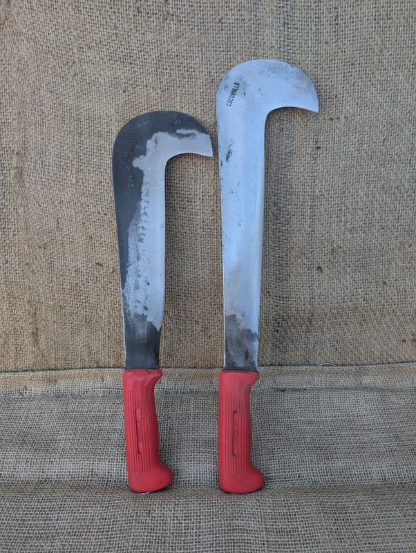 Serpe artisanale Cocurullo 50cm ou 44cm - manche en caoutchouc Serpe artisanale Cocurullo 50cm ou 44cm - manche en caoutchouc
