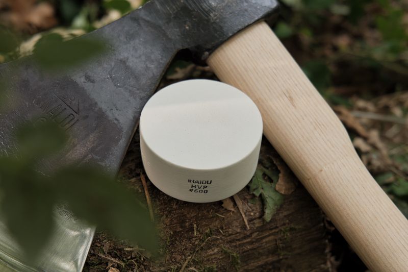 Pierre ronde d'aiguisage - céramique artisanale "Haidu"