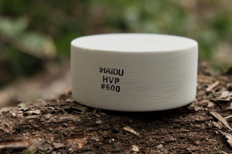 Pierre ronde d'aiguisage - céramique artisanale "Haidu"