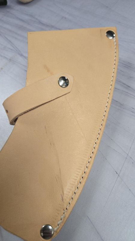 Déclassés - Étuis artisanaux en cuir pour hache Barbue 1100 Rinaldi