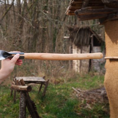 Déstockage : manche de serpe cintré de 60cm pour ancienne serpe Ventrue Déstockage : manche de serpe cintré de 60cm pour ancienne serpe Ventrue