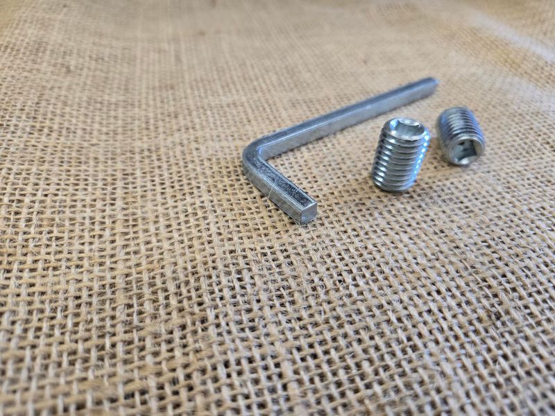 Paire de vis de fixation de rechange pour anneau de manche de faux embout carré