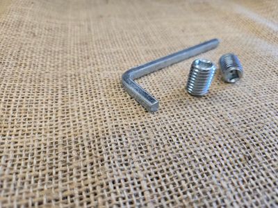 Paire de vis de fixation de rechange pour anneau de manche de faux embout carré