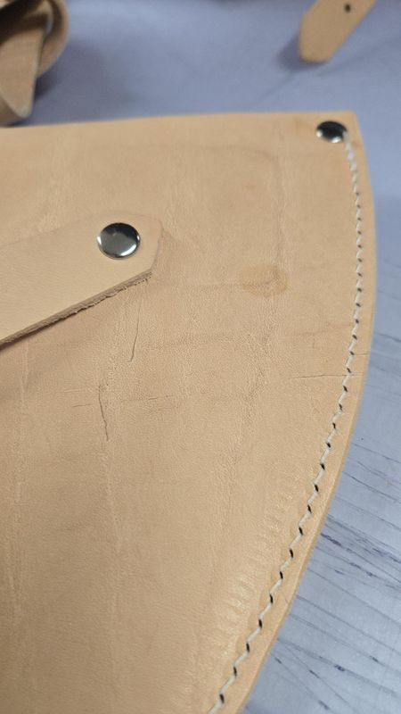 Déclassés - Étuis artisanaux en cuir - Etui barbue 1300