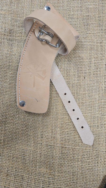 Déclassés - Étuis artisanaux en cuir - Etui barbue 700 Déclassés - Étuis artisanaux en cuir - Etui barbue 700