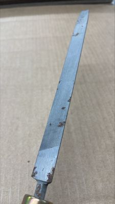 Déclassés - Lime triangulaire d'affutage pour scies à cadre