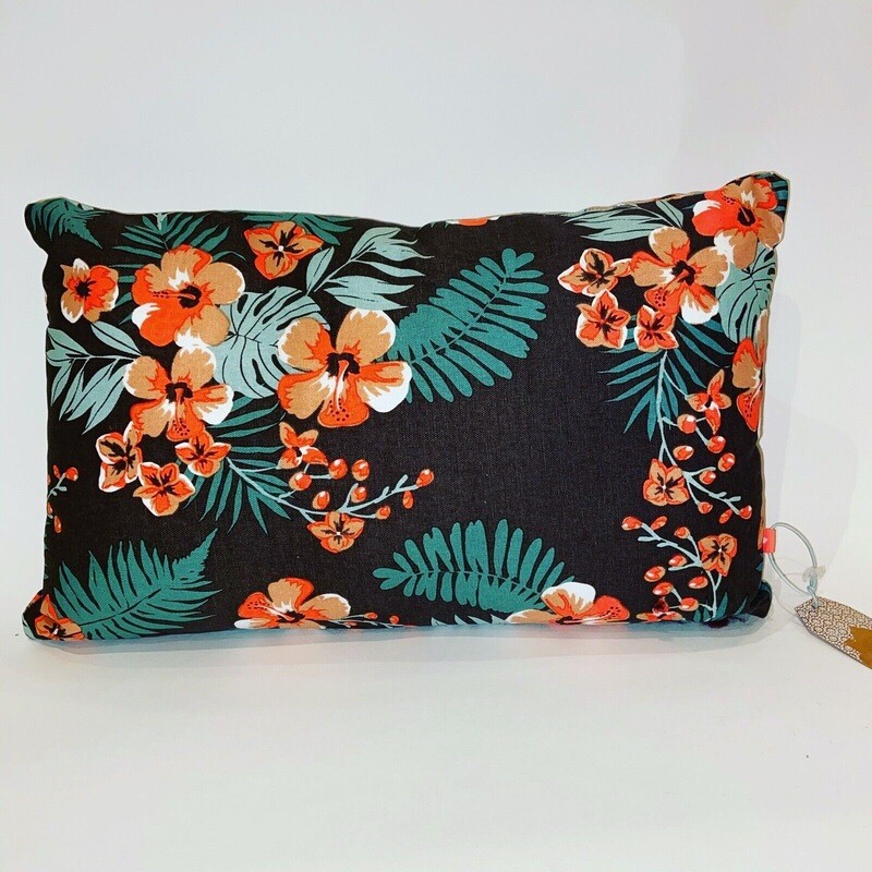 KISSEN MIT BLUMENMOTIV