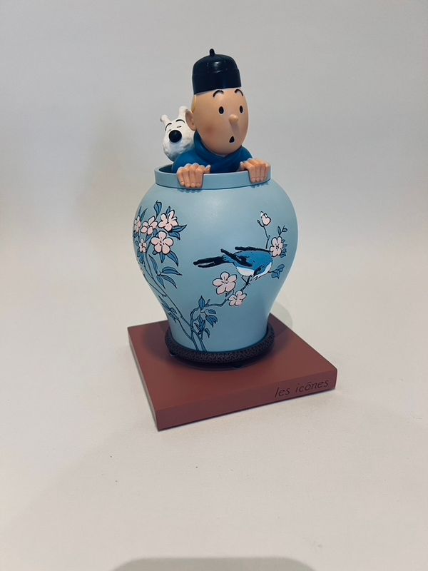 Tim und Struppi in Vase »Blauer Lotus«.