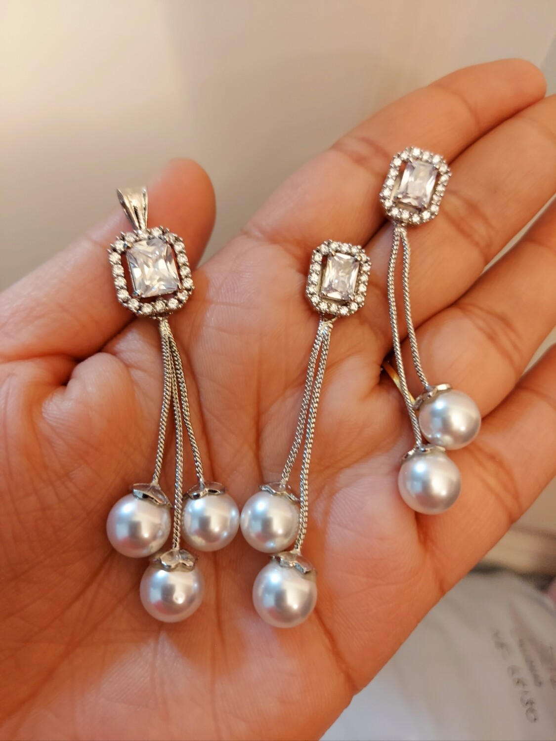Pearl layer silver pendant