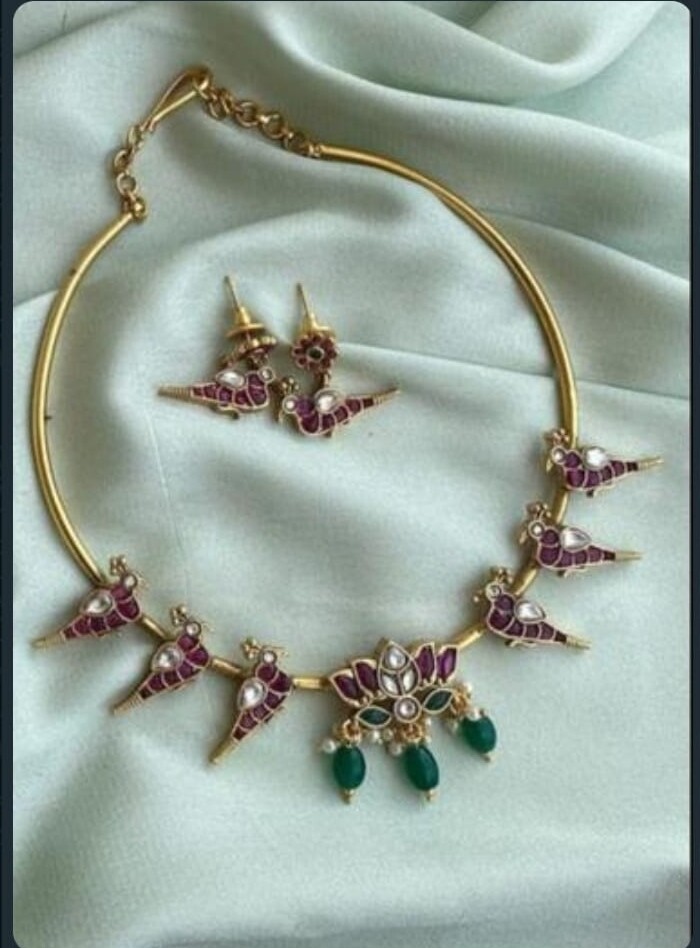 Peacock lotus hasli necklace