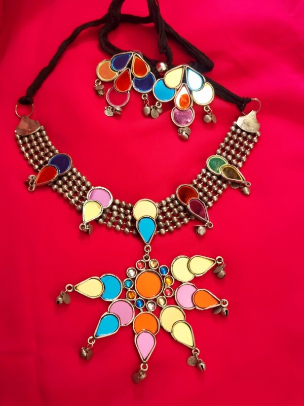 Vaishali multi color mirror chocker