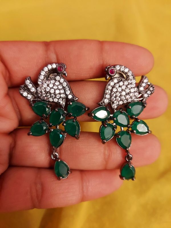 Peacock ad stud