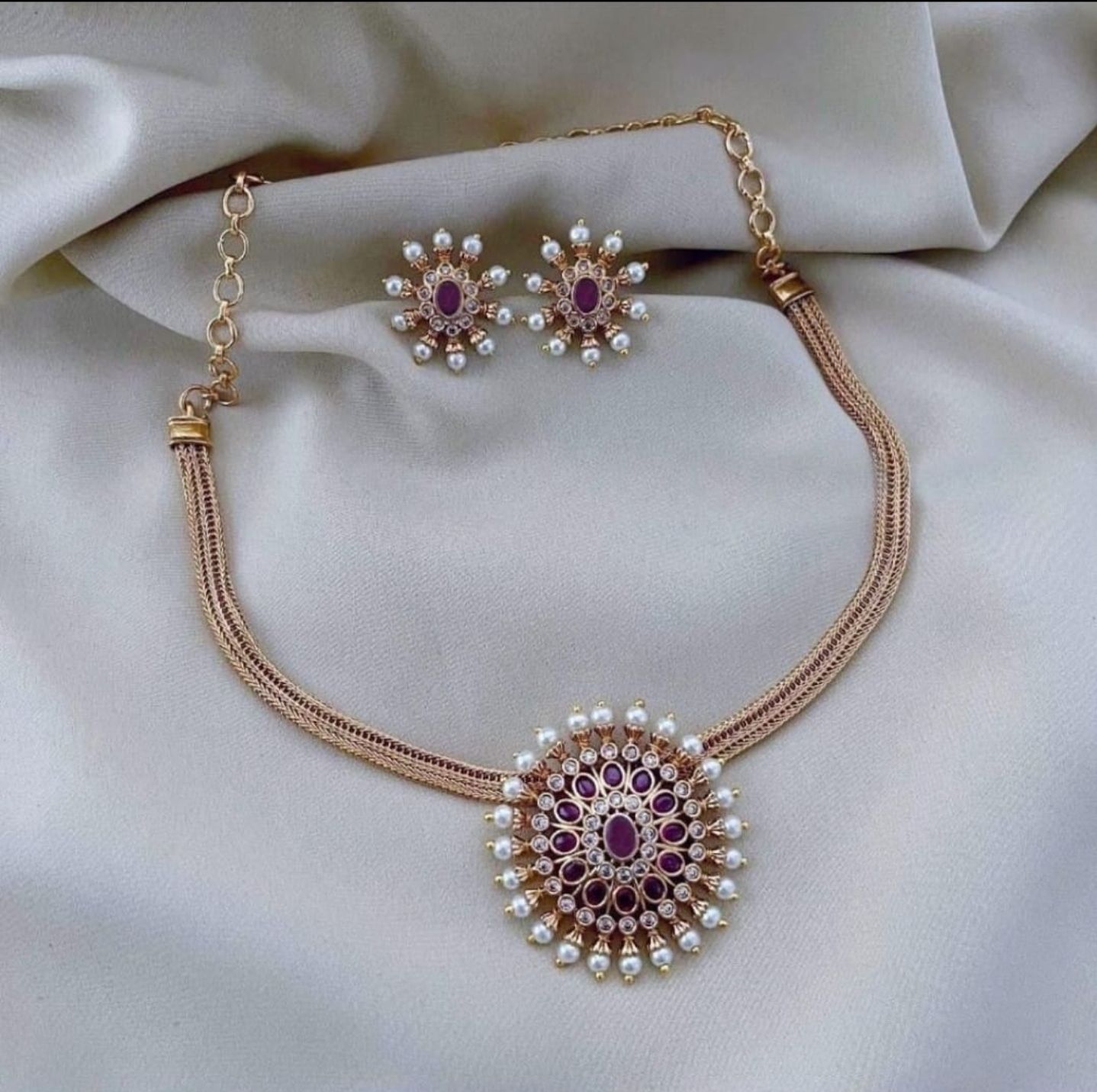 Hasli AD necklace Stud