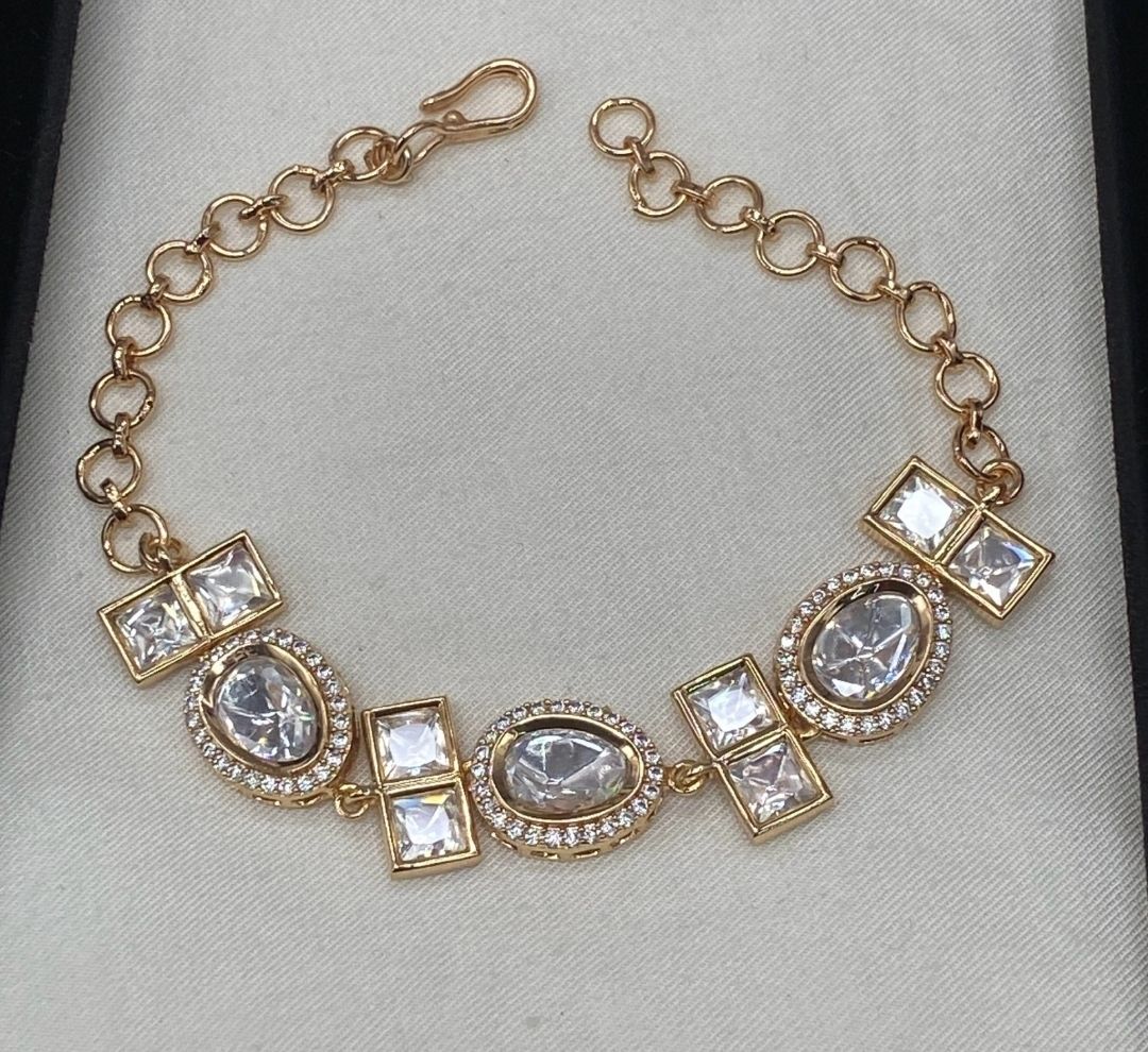 Elegant kundan bracelet