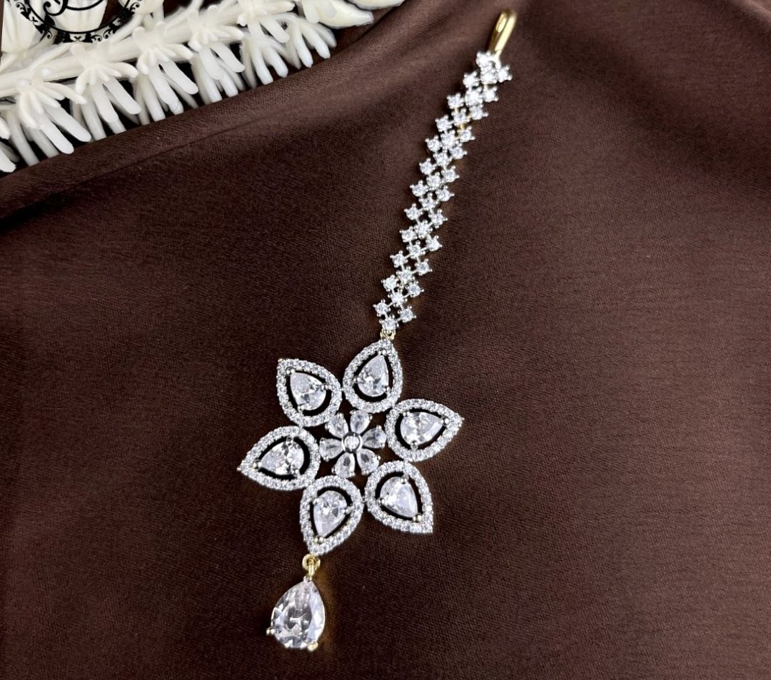 Designer  AD stone tika