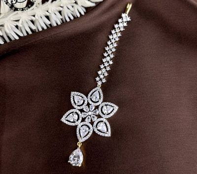 Designer  AD stone tika