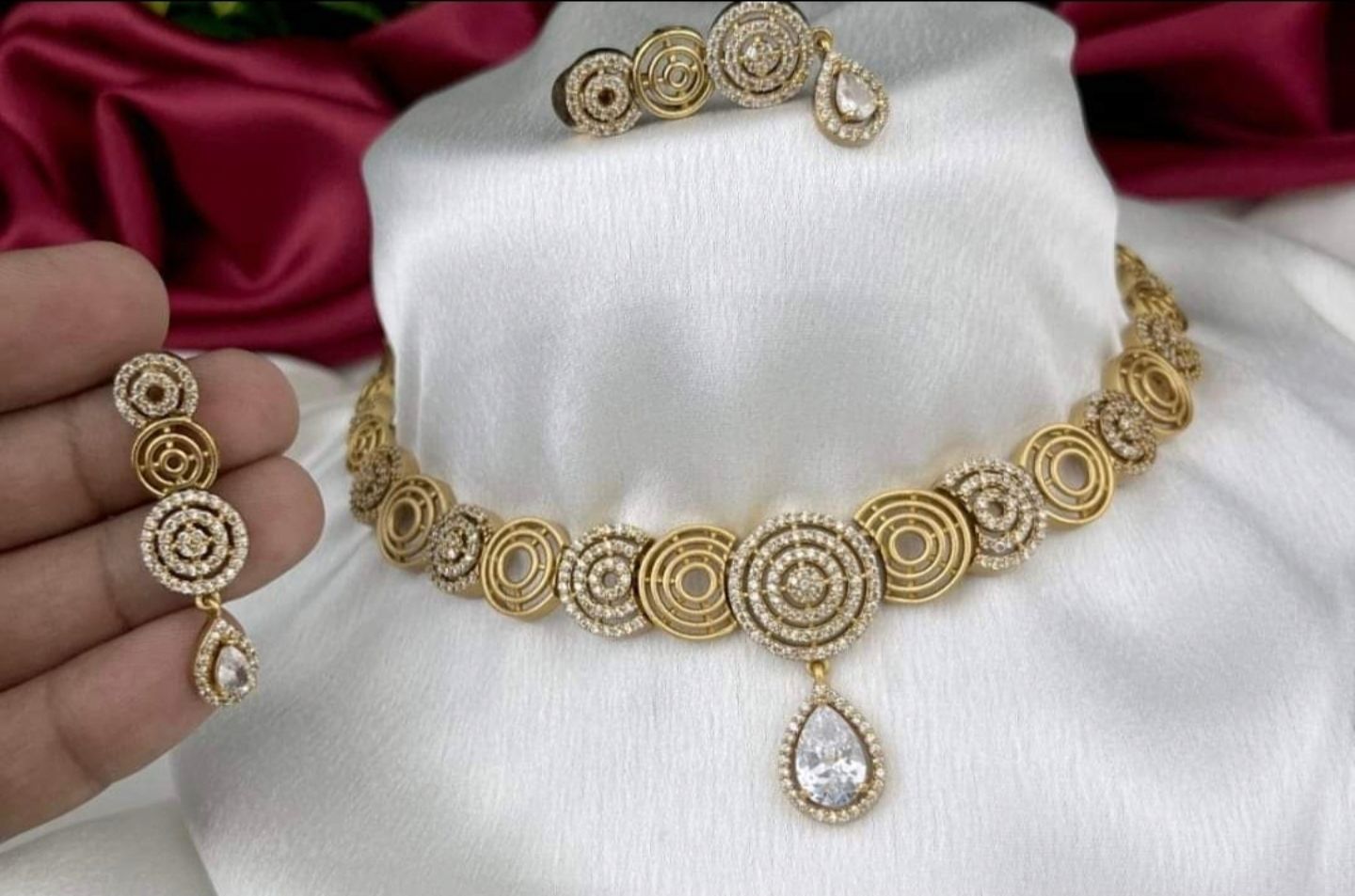 Ad white stone necklace set