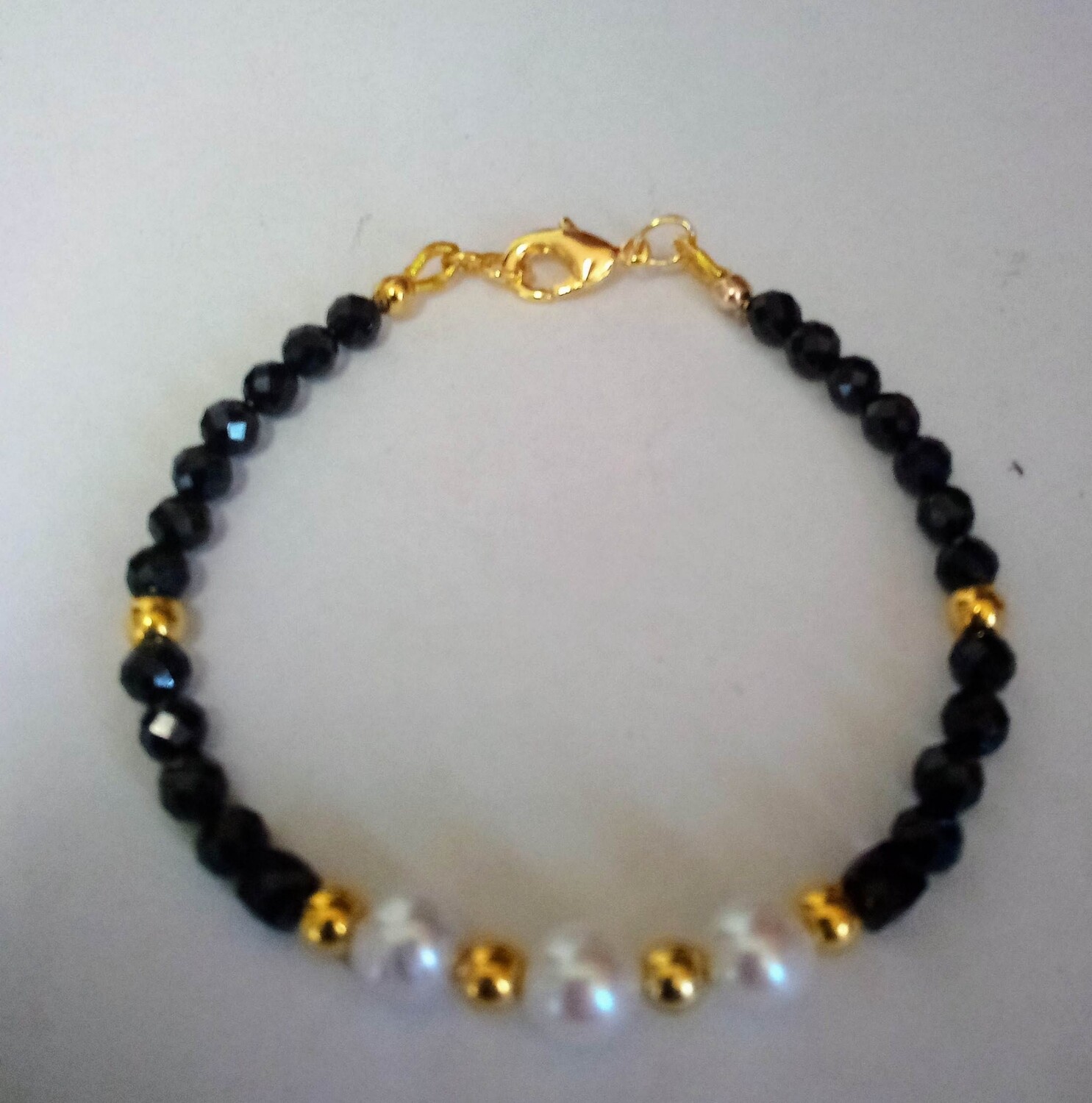 Natural black spinal and pearl bracelet