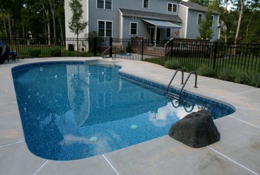 Swimming pool installation