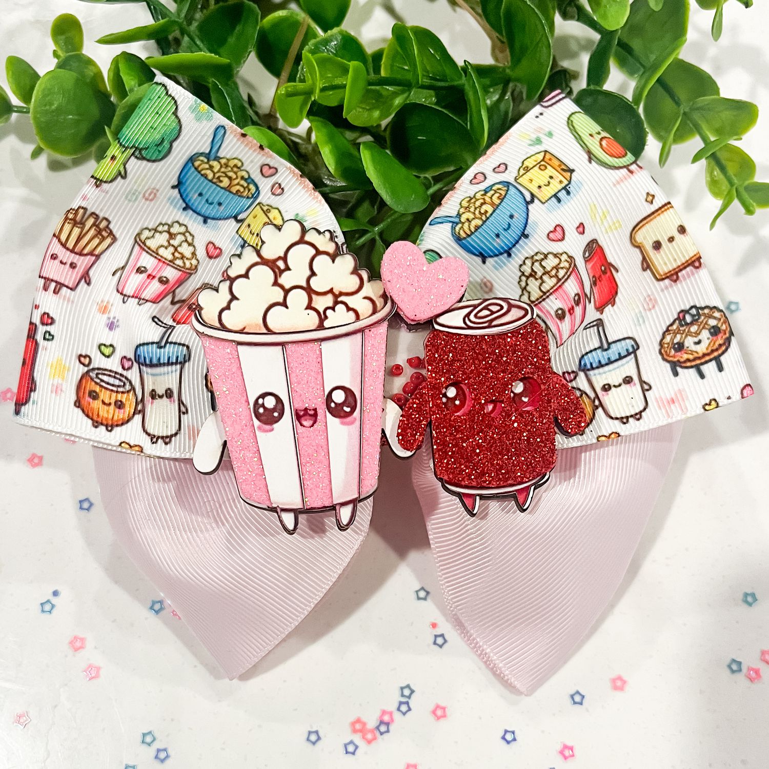 Cutie Foodie Bow w/Shaker