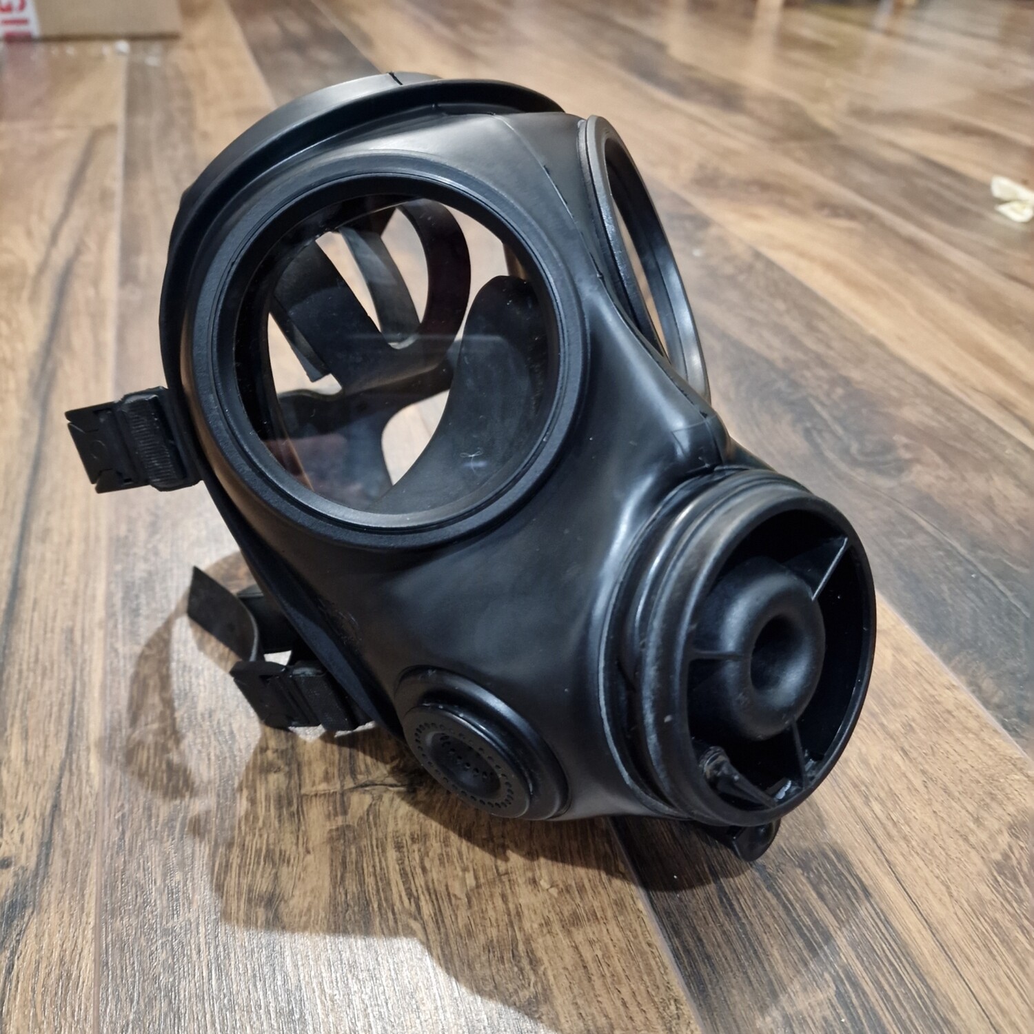 Avon S10 Gas Mask Size 3 (Medium)