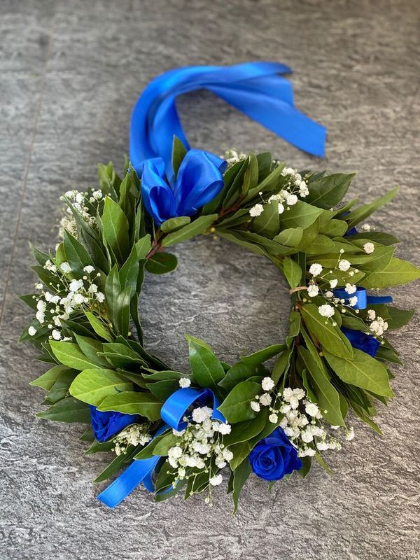 Coroncina con Rose Blu e Gipsofila