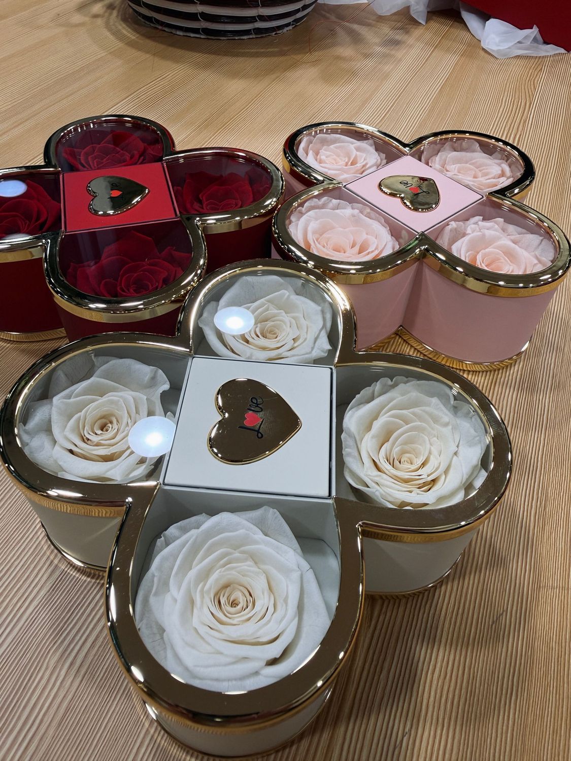 Cofanetto con 4 Rose Stabilizzate