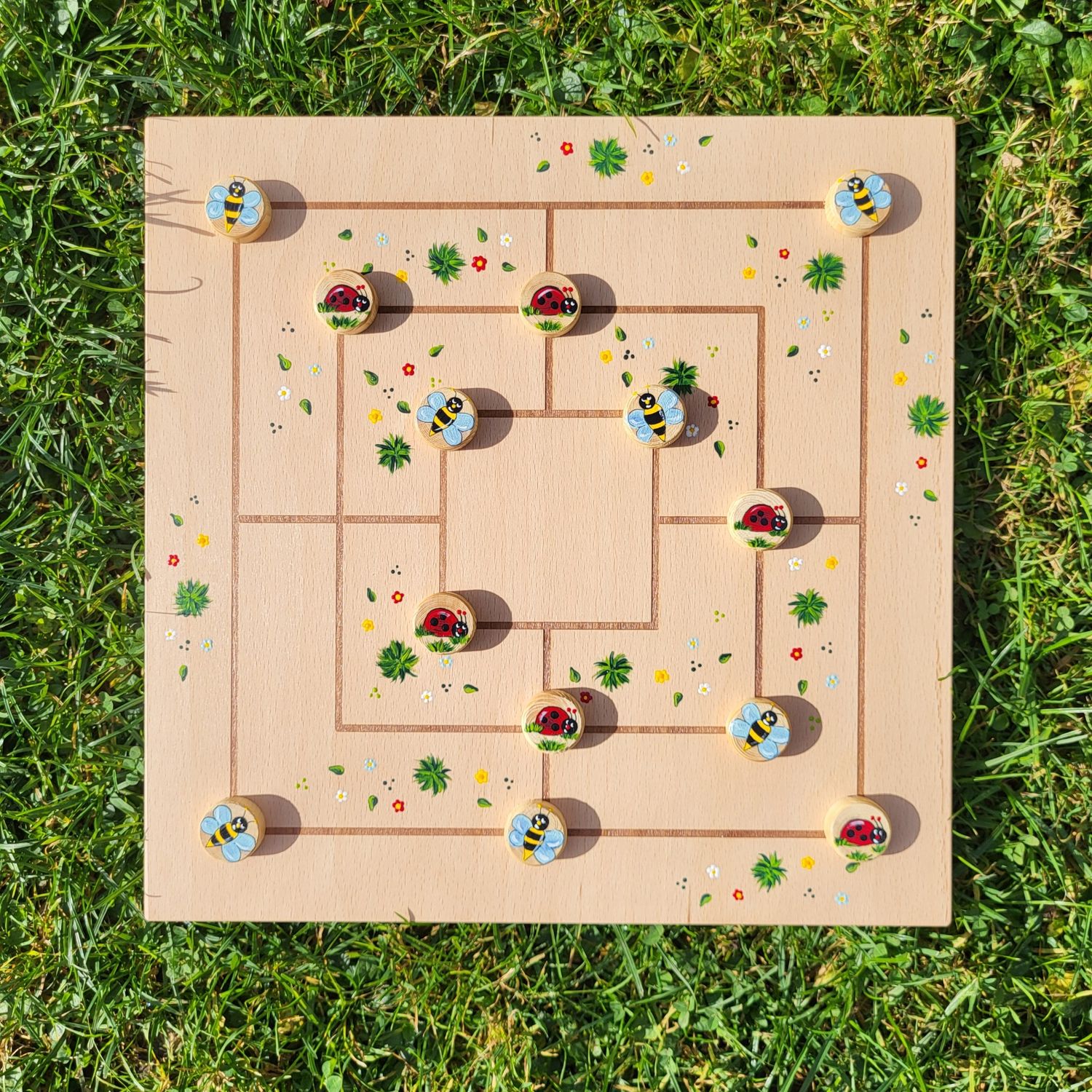 Brettspiel * Mühle * BuchenBrett bemalt * Käferl & Bienchen