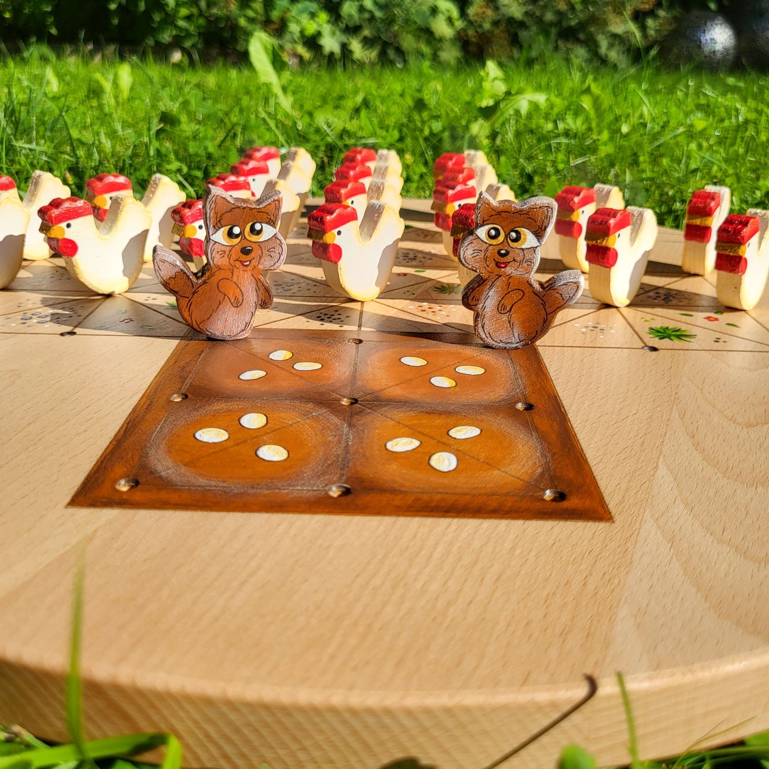 Brettspiel * Fuchs & Henne * Buche rund  * Nest braun * Figuren färbig
