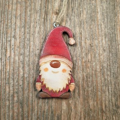 Nikolo*Weihnachtsmann-Anhänger mit Pommelmütze Nikolo*Weihnachtsmann-Anhänger mit Pommelmütze