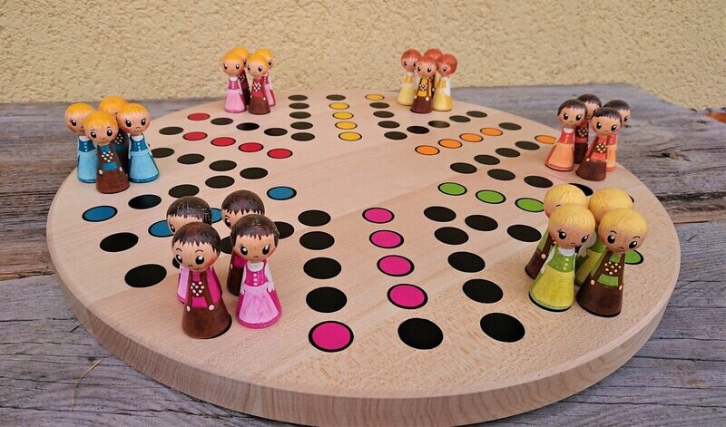 Brettspiel * 6 auf einen Streich * Ahorn rund * Dirndl & Bua * Punkte lasergraviert Brettspiel * 6 auf einen Streich * Ahorn rund * Dirndl & Bua * Punkte lasergraviert