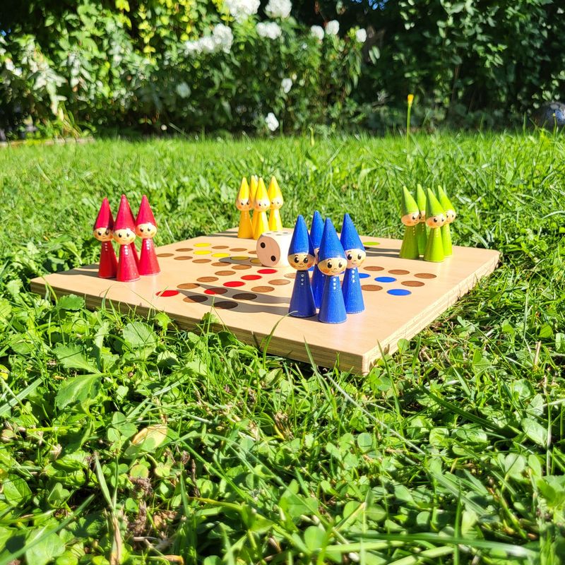 Brettspiel * Wichtel ärgerts eich ned * Winter * Buche * Punkte lasergraviert Brettspiel * Wichtel ärgerts eich ned * Winter * Buche * Punkte lasergraviert
