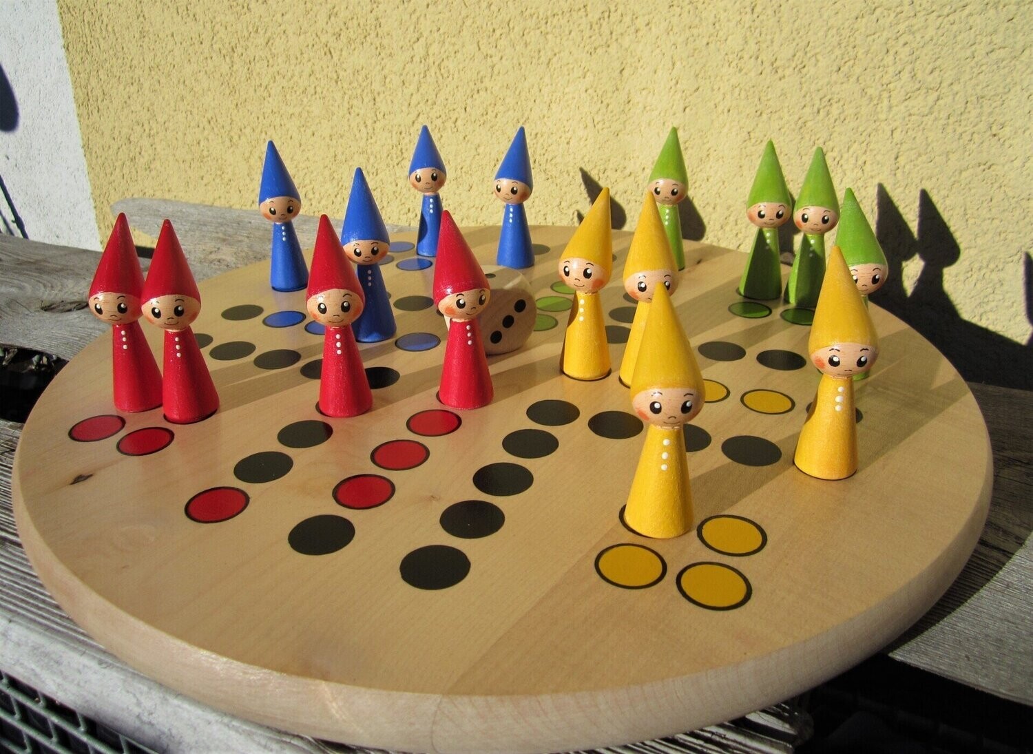 Brettspiel * Wichtel ärgerts eich ned * Winter * Ahorn rund * Punkte lasergraviert Brettspiel * Wichtel ärgerts eich ned * Winter * Ahorn rund * Punkte lasergraviert