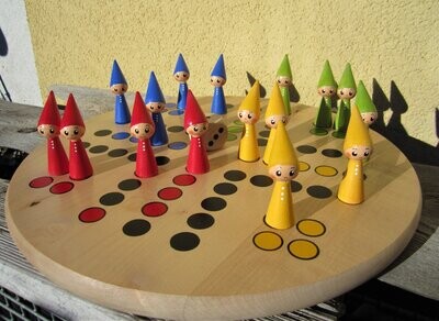 Brettspiel * Wichtel ärgerts eich ned * Winter * Ahorn rund * Punkte lasergraviert Brettspiel * Wichtel ärgerts eich ned * Winter * Ahorn rund * Punkte lasergraviert