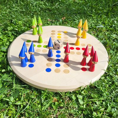Brettspiel * Wichtel ärgerts eich ned * Winter * Ahorn rund * Punkte lasergraviert Brettspiel * Wichtel ärgerts eich ned * Winter * Ahorn rund * Punkte lasergraviert
